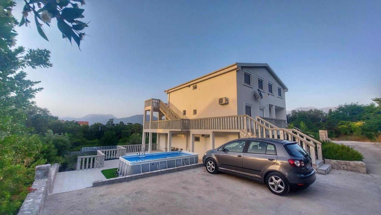Dk Apartments Krasici 티바트 외부 사진