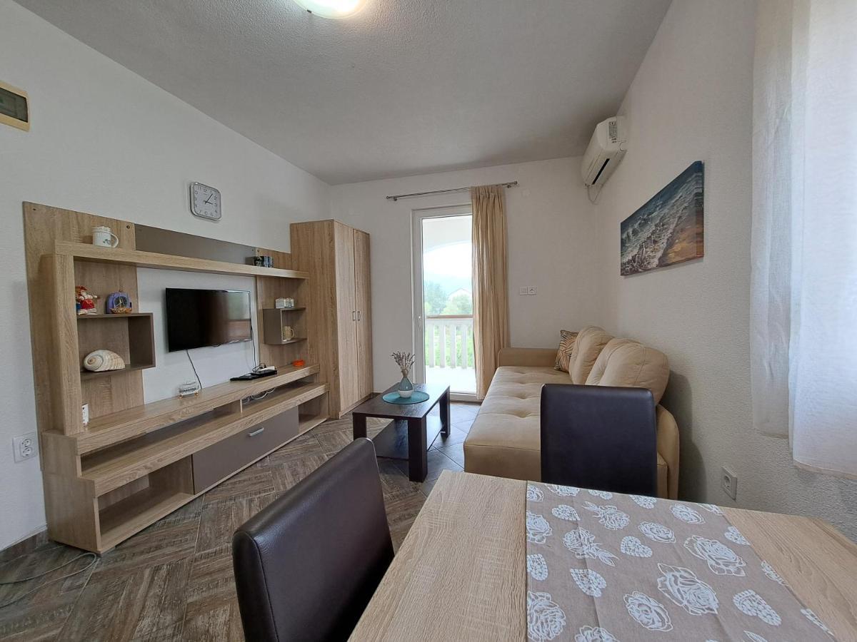 Dk Apartments Krasici 티바트 외부 사진